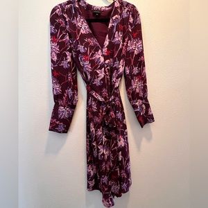 WHO WHAT WEAR floral wrap dress. Size small.